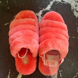 Brand new kids pink UGG sandals 🔥